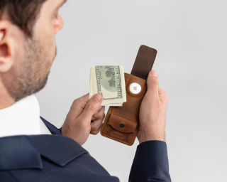 AirTag Compatible Credit Card Wallet